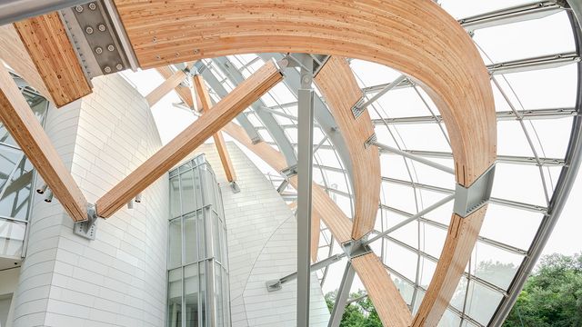 Like a ship in full sail: The Louis Vuitton Museum in Paris includes 800 m3 of glulam and 270 t of duplex steel – Photo:  HESS-TIMBER / Rensteph Thompson