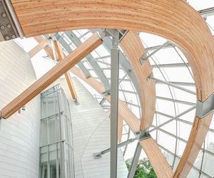 Like a ship in full sail: The Louis Vuitton Museum in Paris includes 800 m3 of glulam and 270 t of duplex steel – Photo:  HESS-TIMBER / Rensteph Thompson